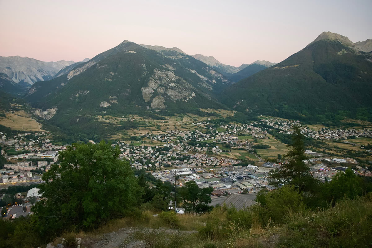 Briançon at Sunset, looking over towards the Col d’Izoard to the south east.</p>