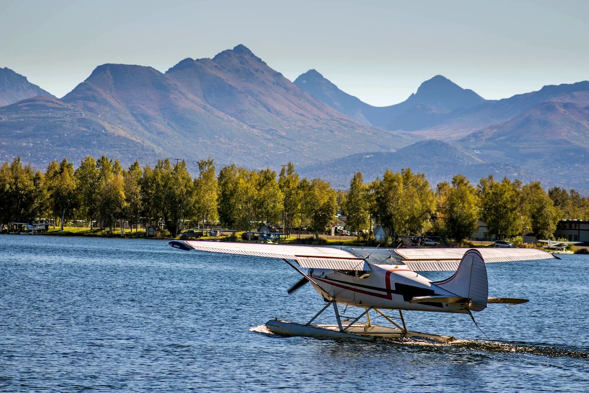 Seaplane take-off from Lake Hood Seaplane Base in Anchorage