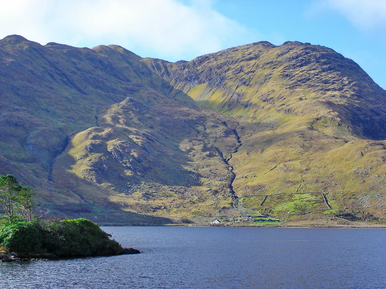 Benchoona and Garraun Walk. Connemara National Park