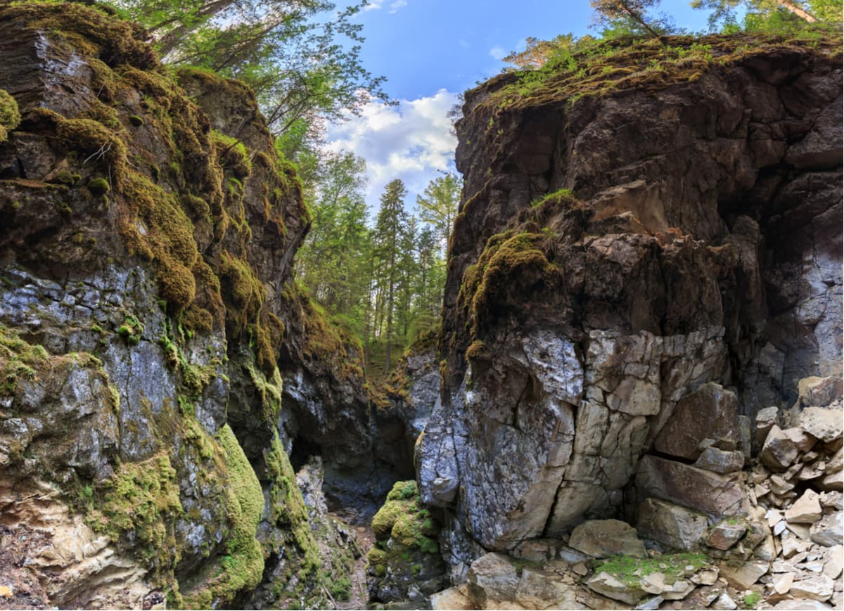 Big Failure Cave. Deer Brooks Nature Park