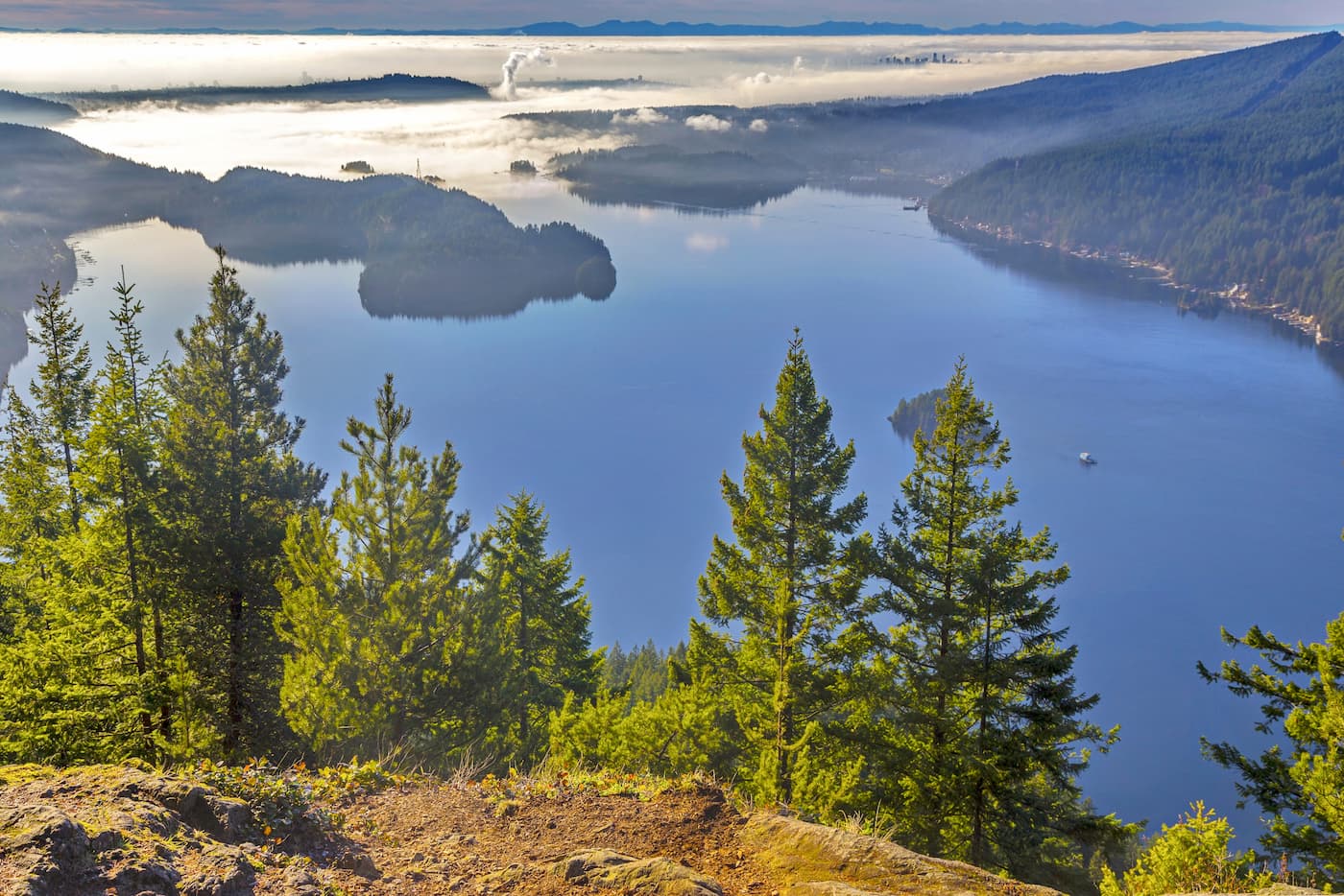 Diez Vistas Trail. Indian Arm Provincial Park