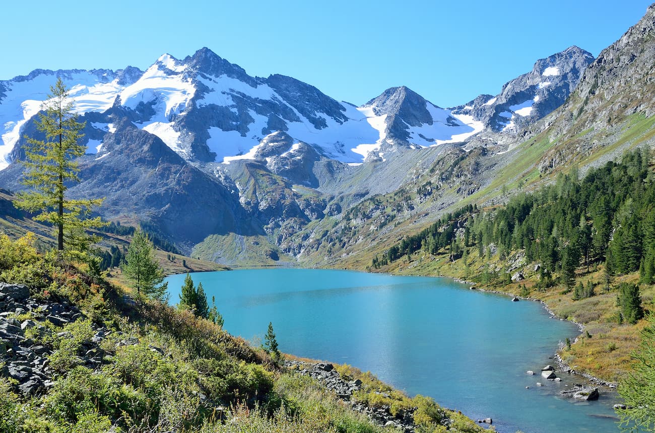 Poperechnoye Lake. Katun State Natural Biosphere Reserve