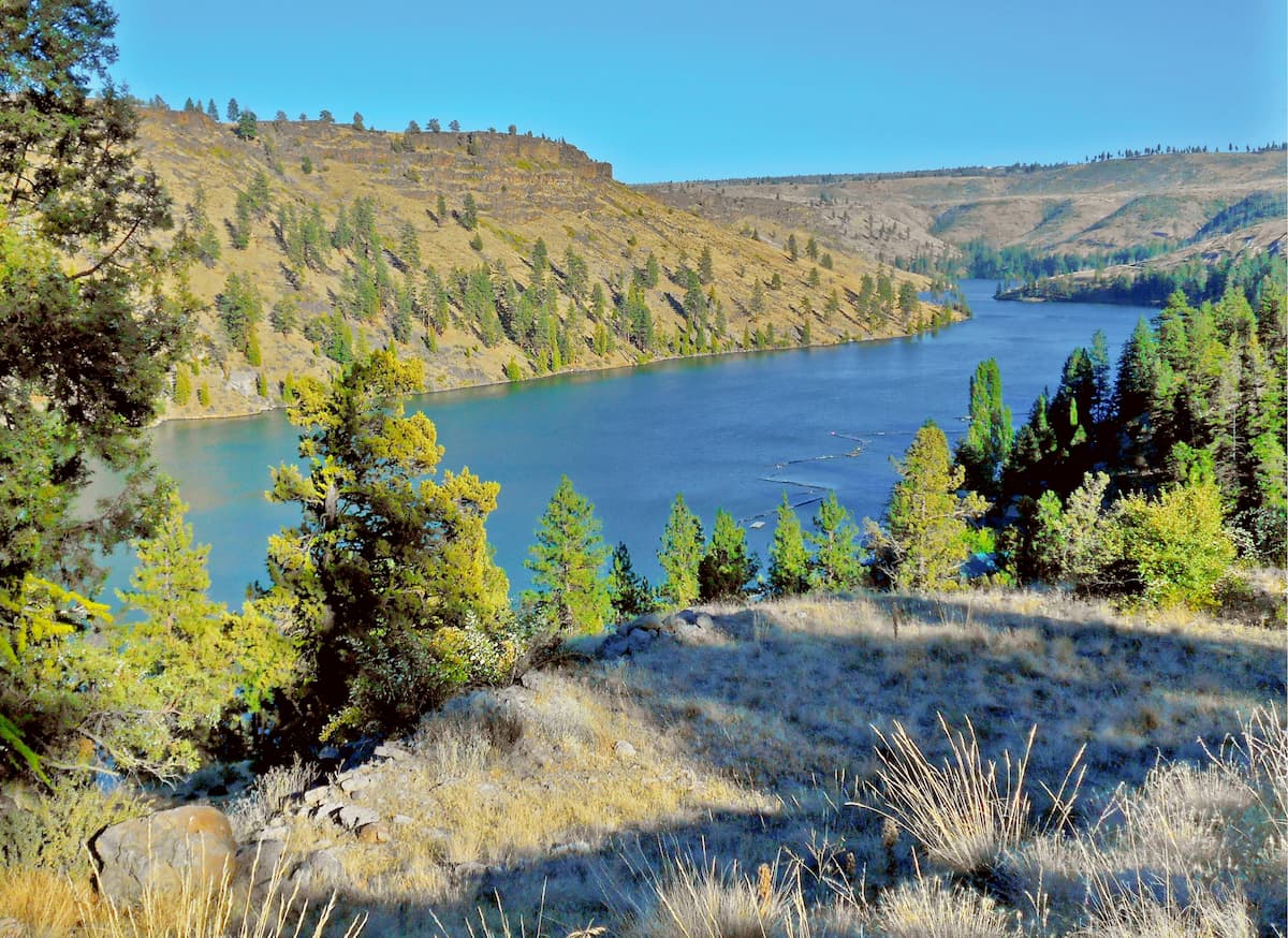 Metolius River. Mount Jefferson Wilderness