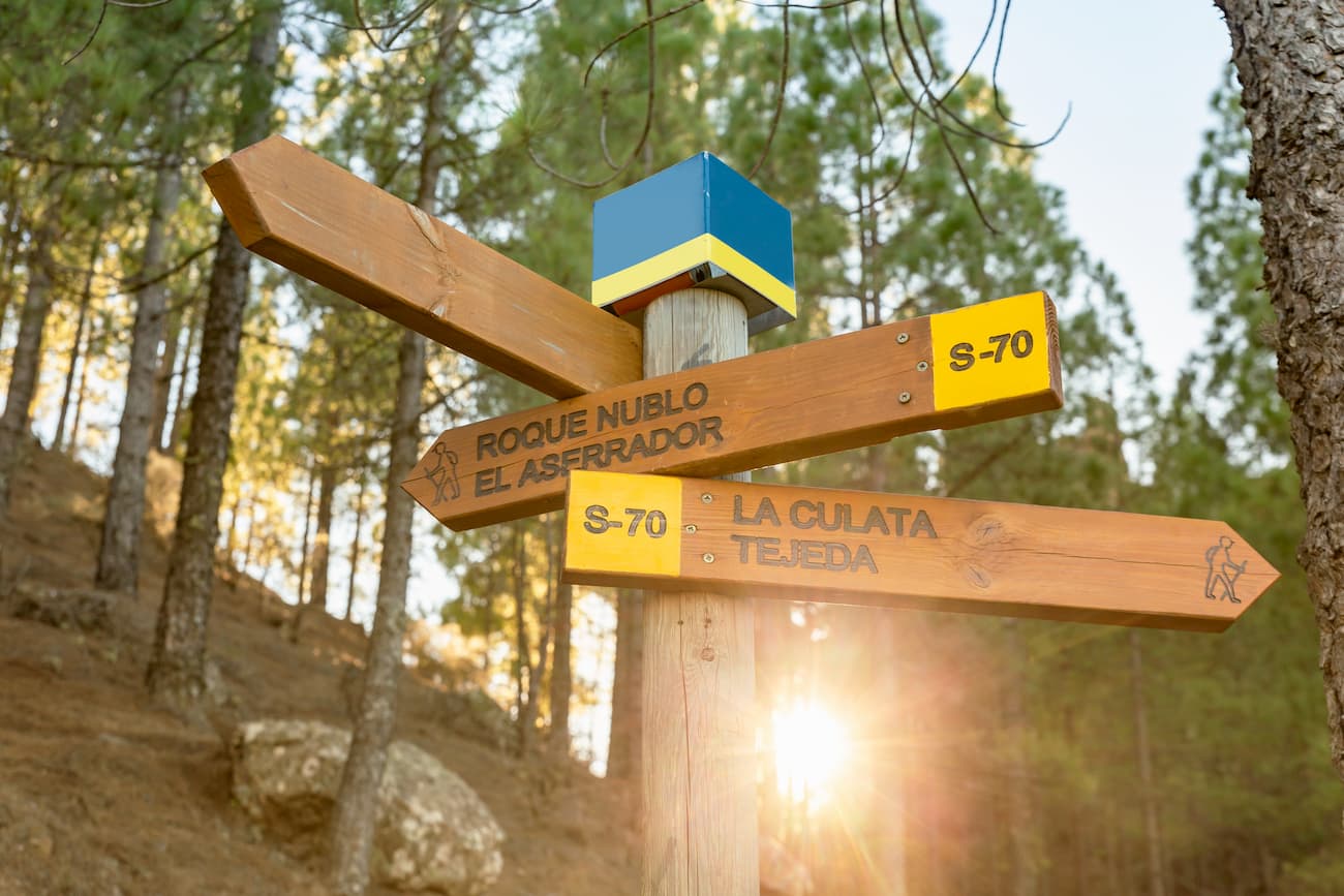 Sign showing direction to the Roque Nublo and La Culata