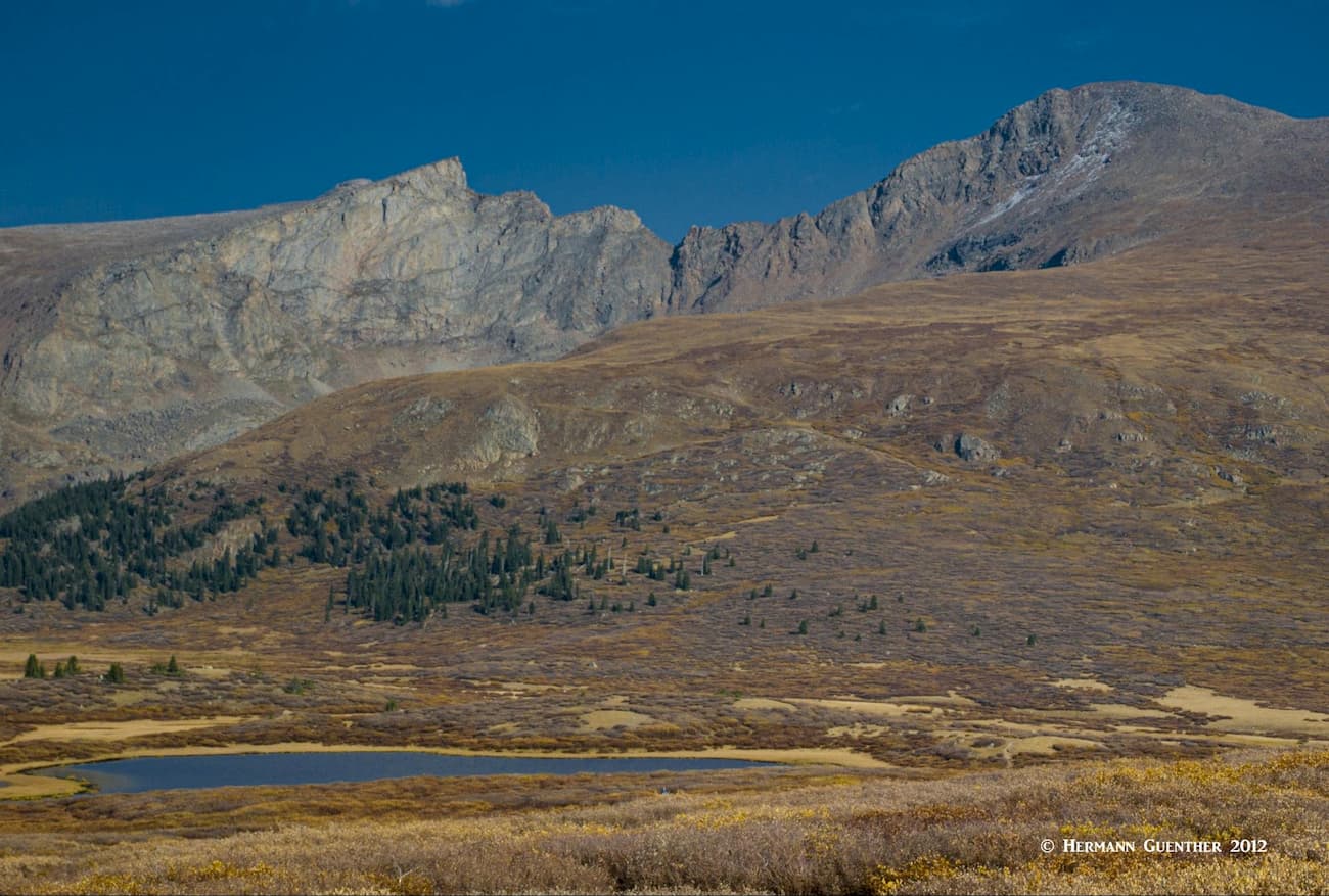 The “Sawtooth Ridge” with Mount Bierstadt (r)