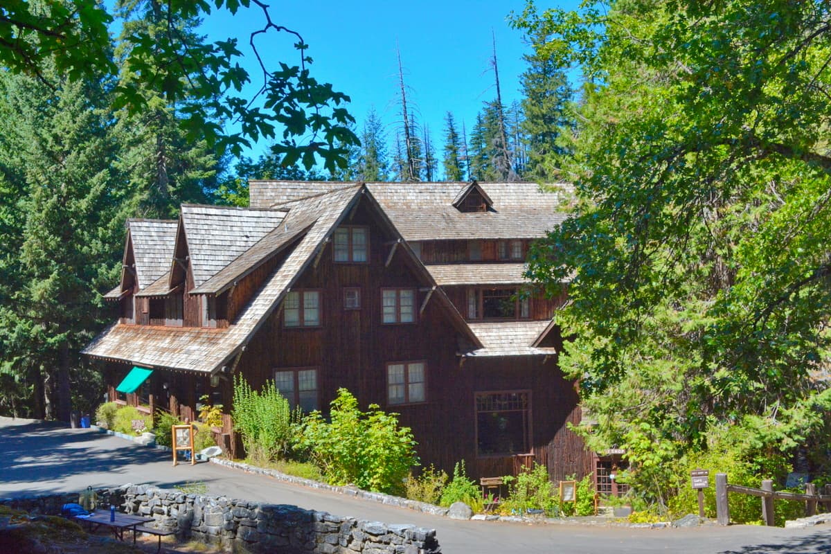 Oregon Caves National Monument and Preserve. Siskiyou Mountains