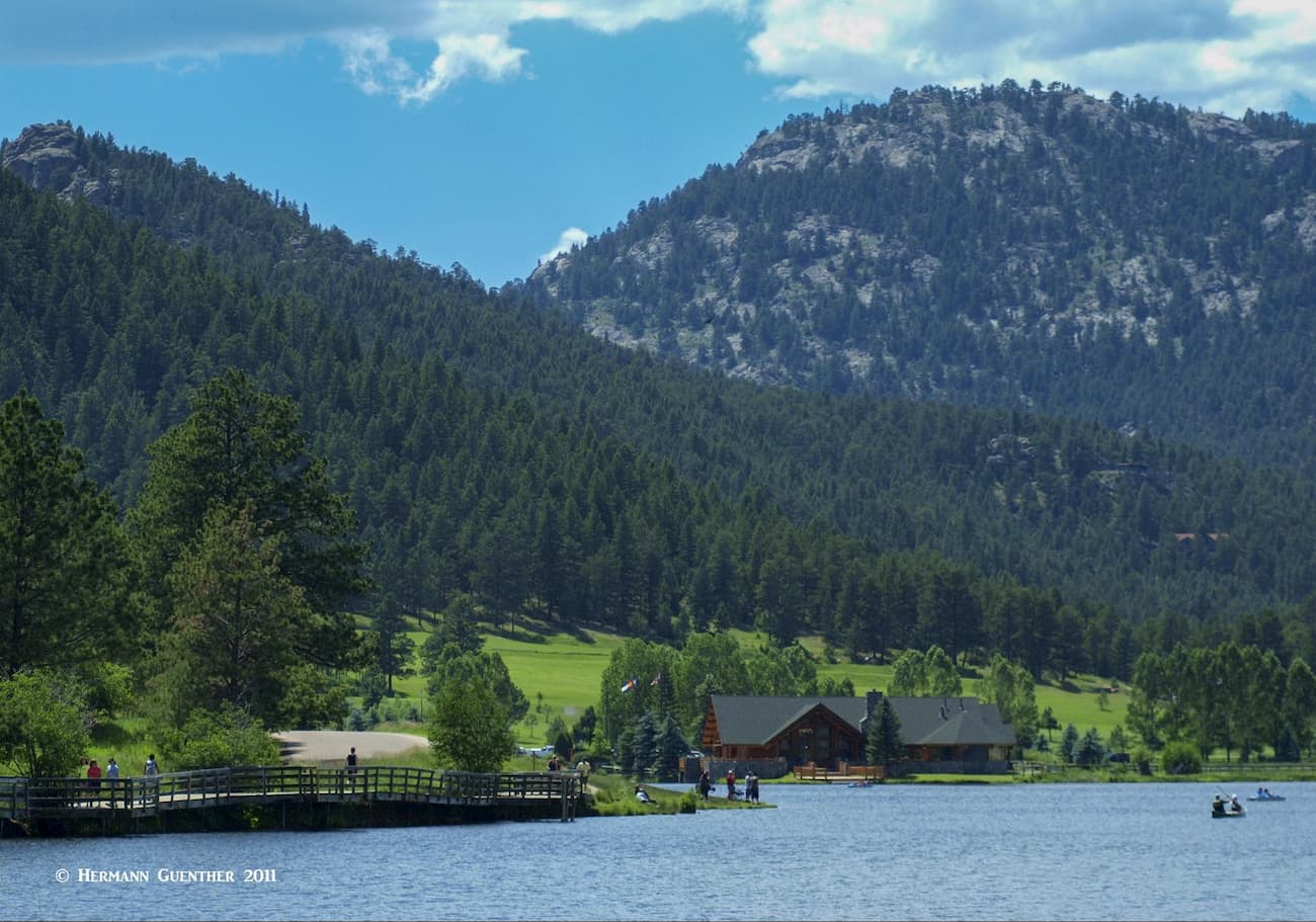 Evergreen Lake with Elephant Butte. Staunton State Park