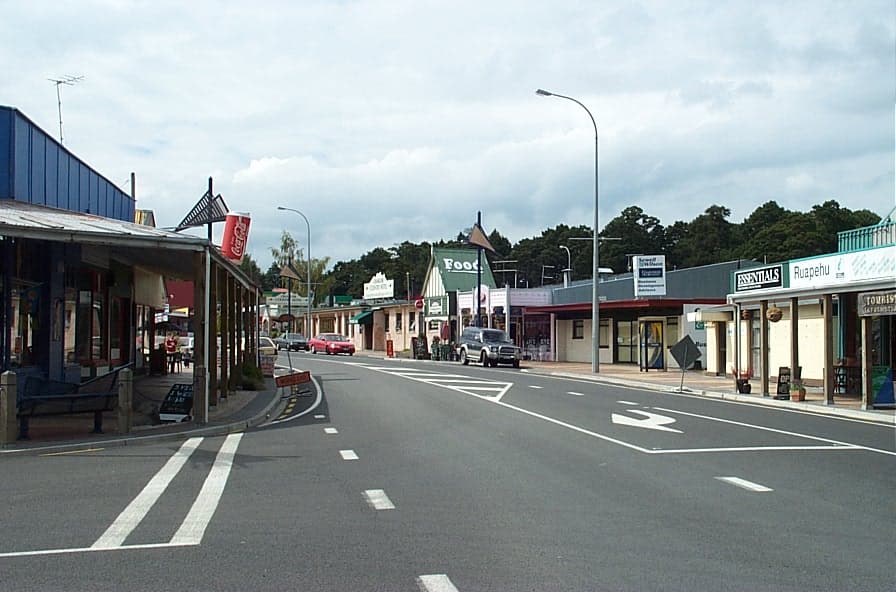 Okahune Main Street (Wikipedia)