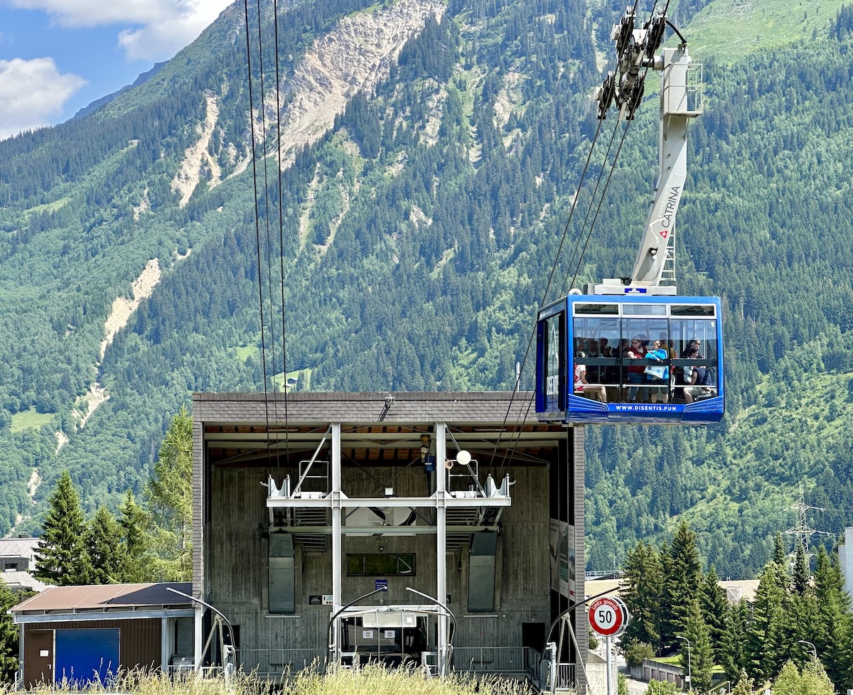 Bergbahn in Disentis, Schweiz
