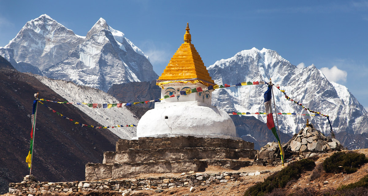 Dingboche stupa