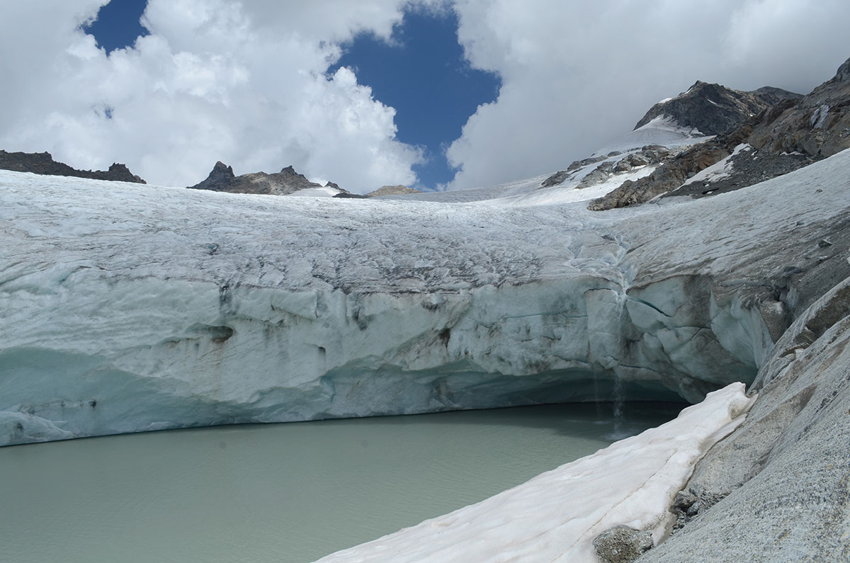 Glacial lake near Circus des vettes