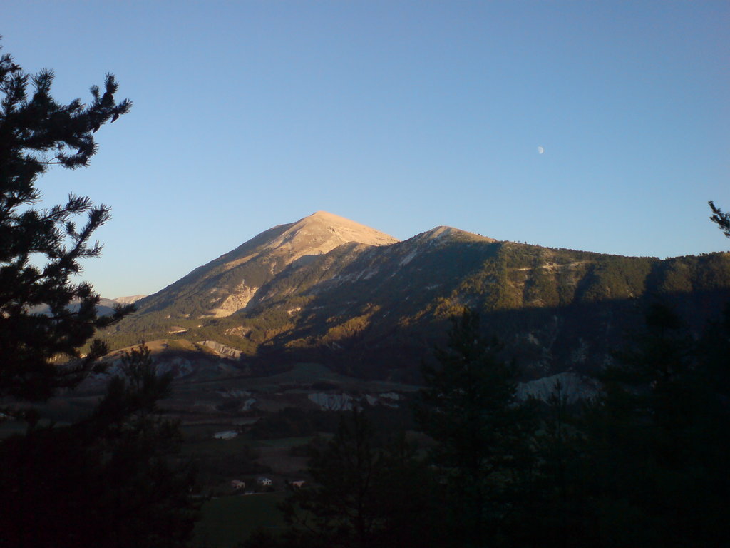 Photo №1 of Montagne de Cordœil