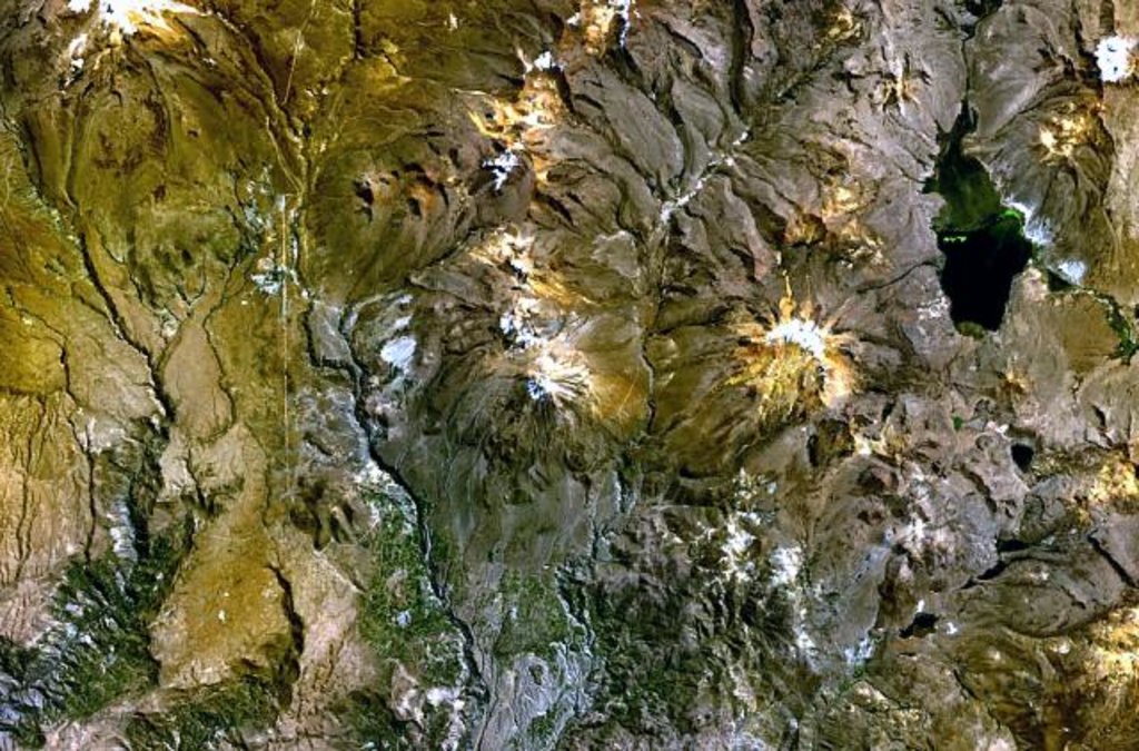 Photo №1 of Volcán Yucamani