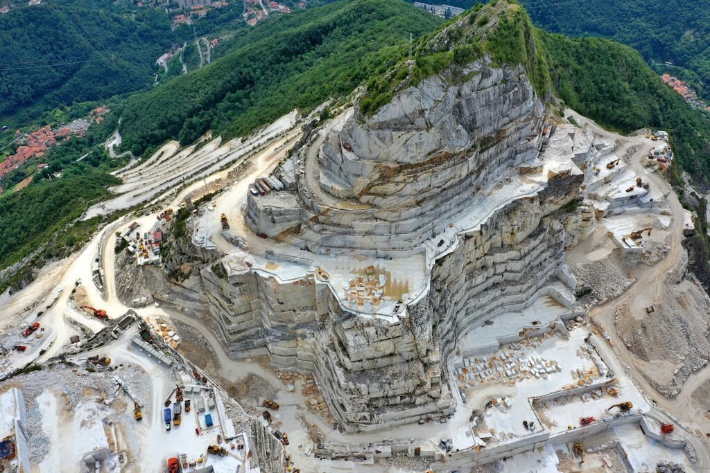 marble quarries. Regional Natural Park of the Apuan Alps, Italy