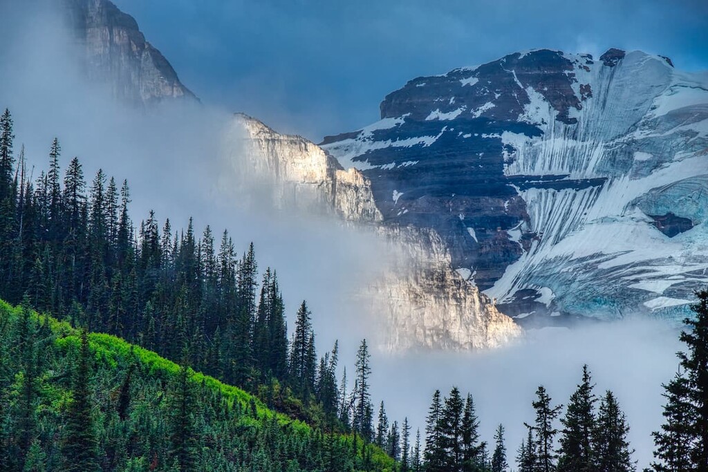 Glacier-covered mountains, Alberta, Bighorn, Canada