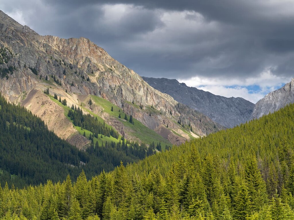 Scenic view of mountain range, Alberta, Bighorn, Canada