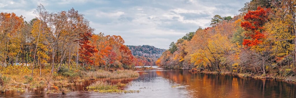 Broken Bow , Cherokee Nation (ᏣᎳᎩᎯ ᎠᏰᎵ/Tsalagihi Ayeli), Oklahoma