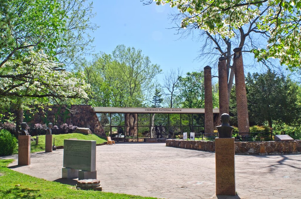 The Cherokee National Museum, Cherokee Nation (ᏣᎳᎩᎯ ᎠᏰᎵ/Tsalagihi Ayeli), Oklahoma