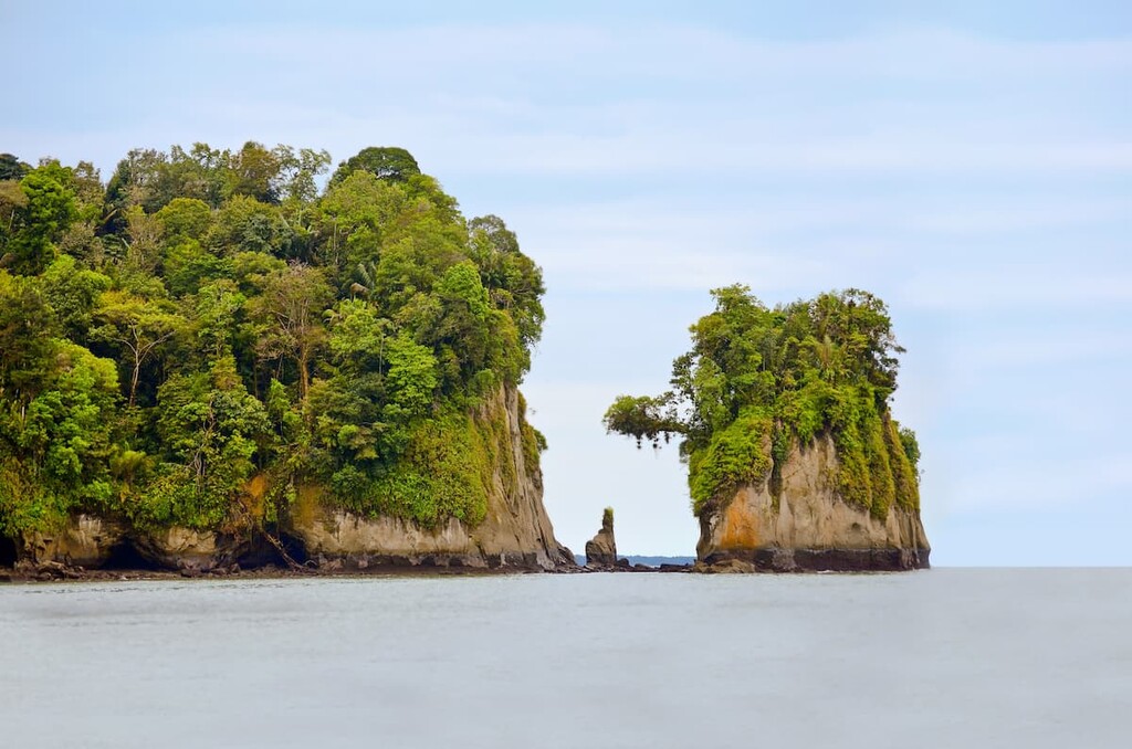 Buenaventura Ladrilleros and Juanchaco cliffs in the Pacific coast of Colombia