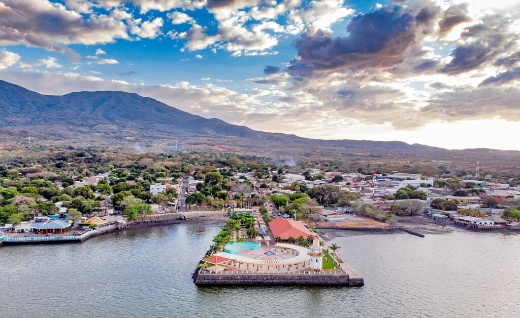 El Faro Yologual y Suravaya National Park