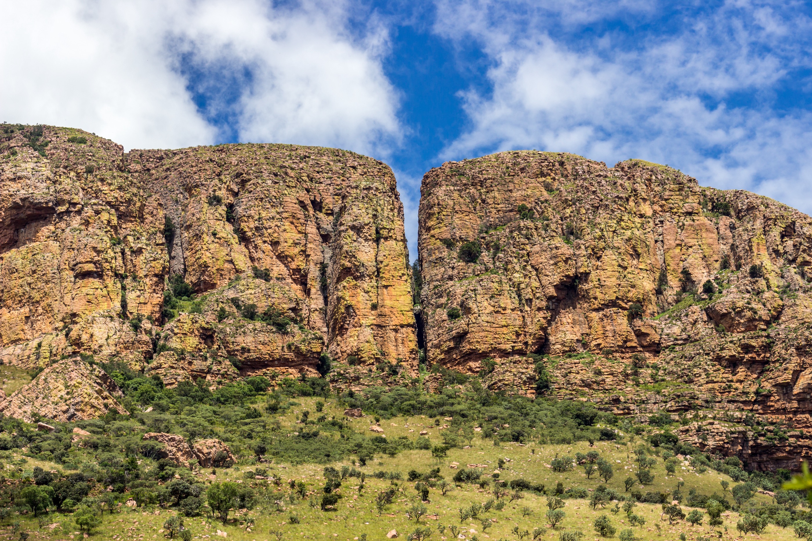 https://peakvisor.com/photo/HD/Waterberg-District-Municipality-waterberg-mountain-biosphere-limpopo-province-613037711.jpg?utm_source=chatgpt.com