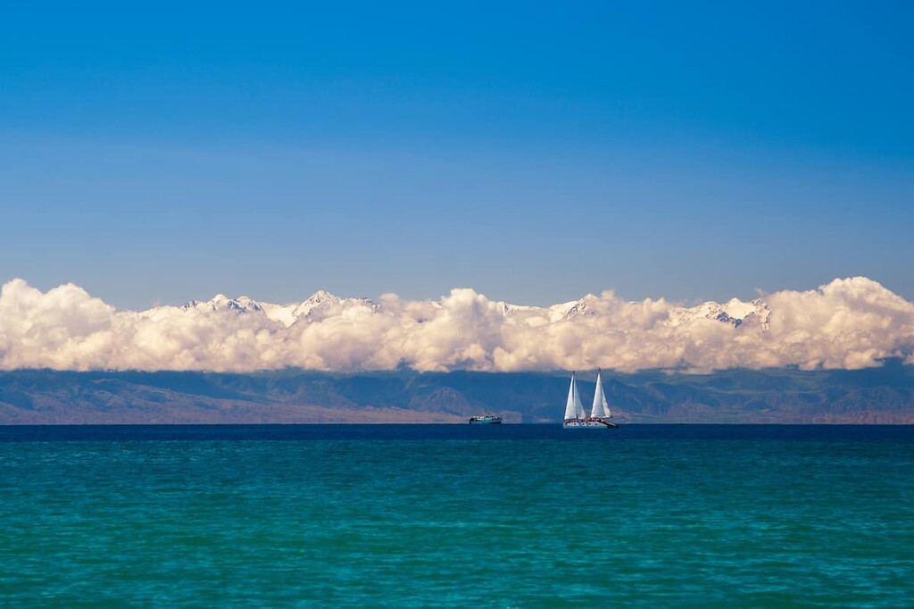 largest lake Issyk-Kul, Kyrgyzstan