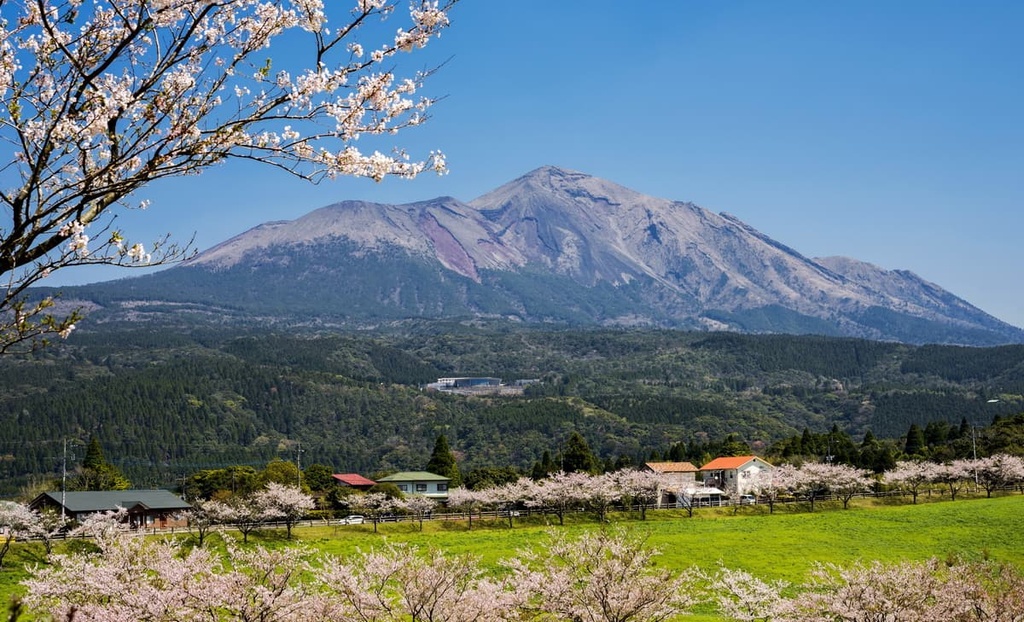 Takachihonomine, Kirishima-Kinkowan National Park, Japan