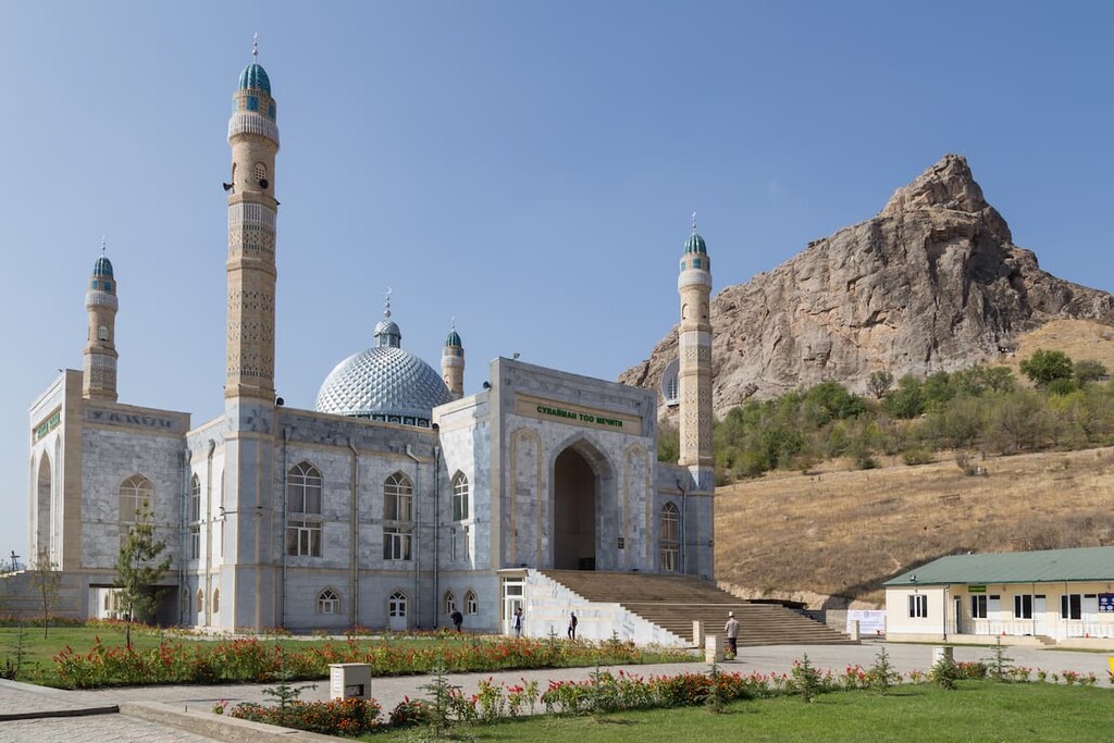 mosque with the Sulayman Too Mountain, Kyrgyzstan