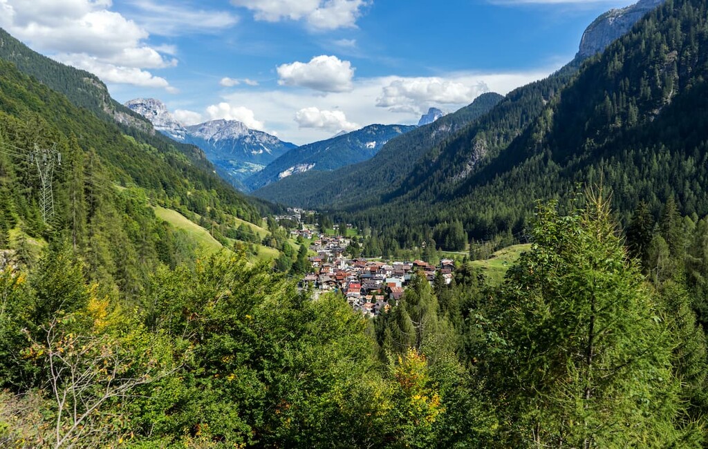Village of Sotoguda, Marmolada