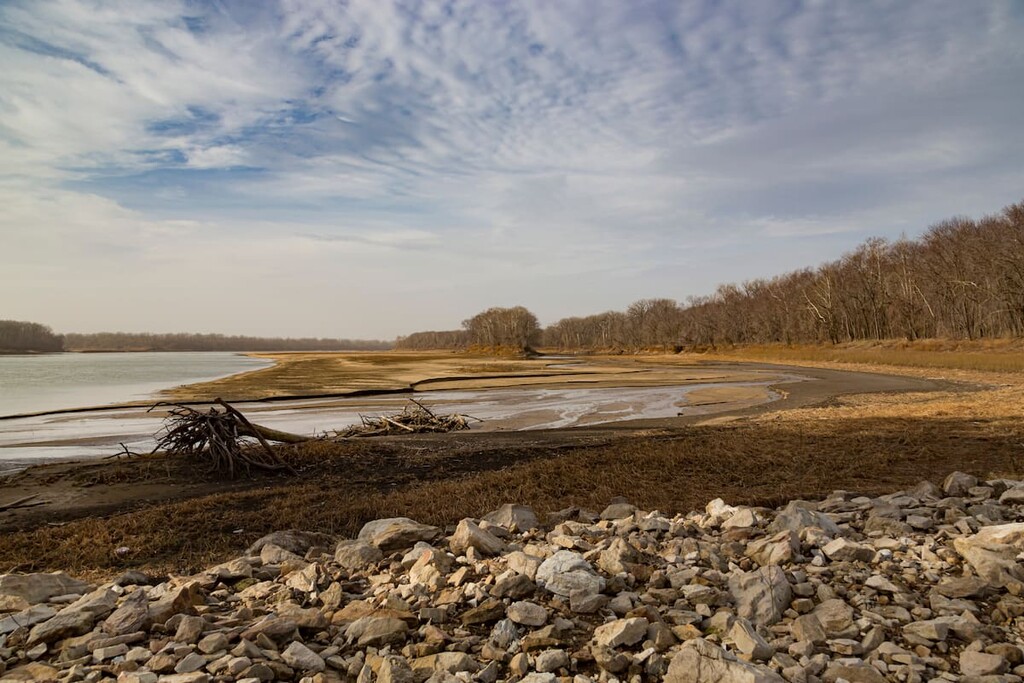 Dry portions of the missouri riverbed, Missouri