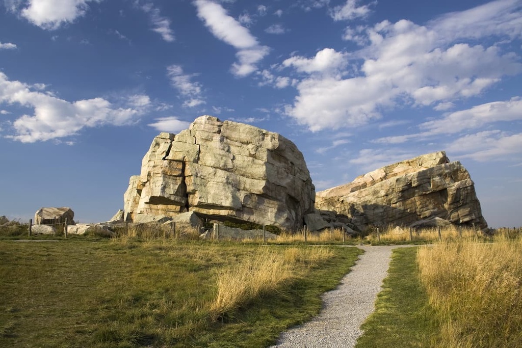 Okotoks Erratic, Municipal District of Foothills, Alberta