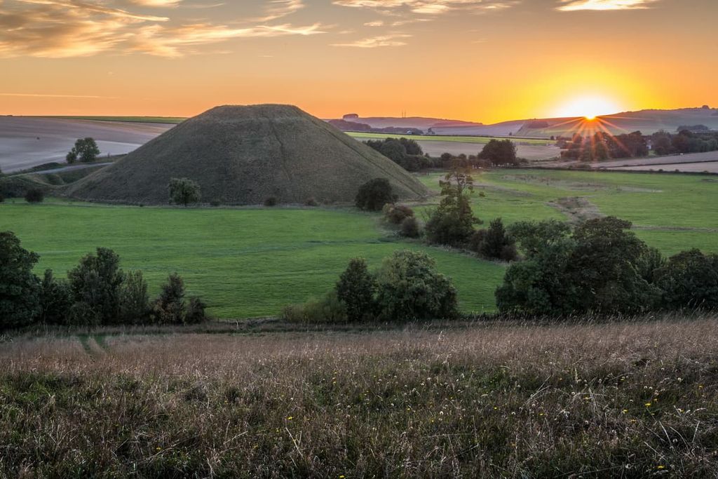 Silbury Hill, North Wessex Downs Area of Outstanding Natural Beauty, England