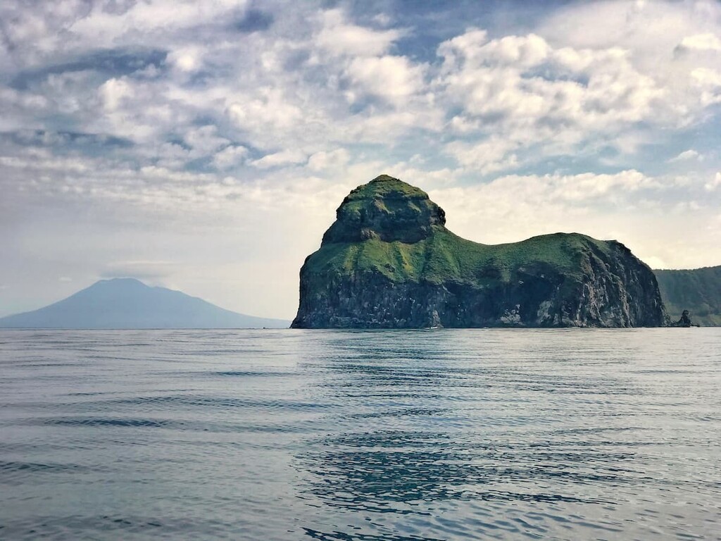Stone Lion Island and Atsonupuri Volcano. Iturup island. Ostrovnoy zakaznik, Russia