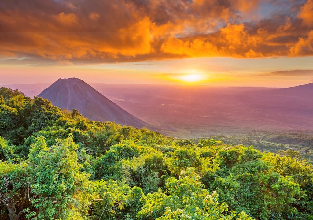 Izalco Volcano, Parque Nacional San Blas o Las Brumas
