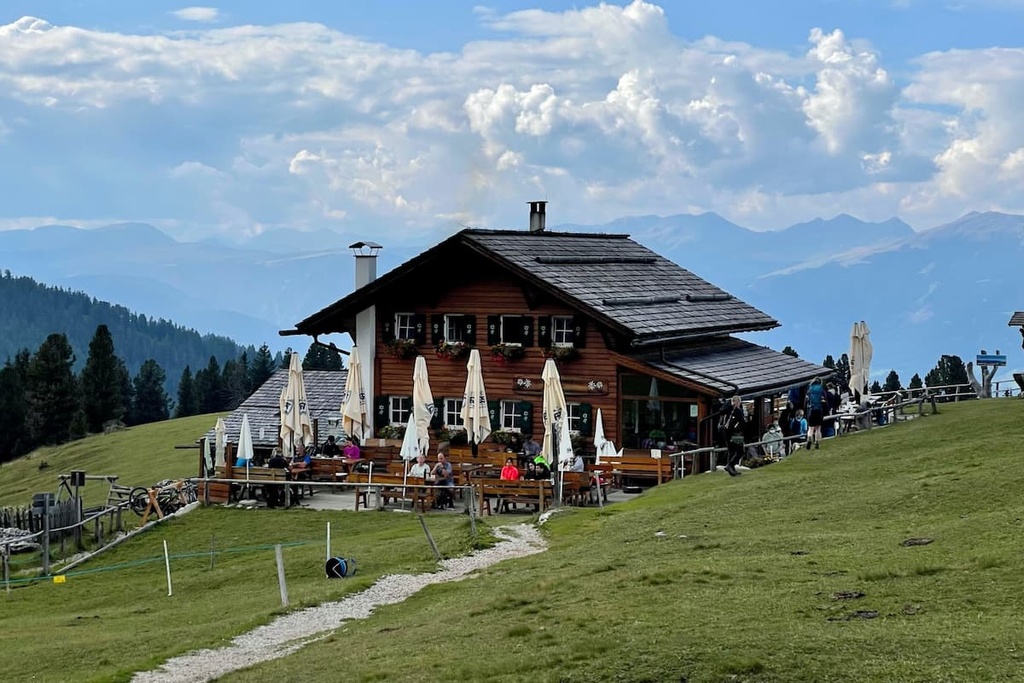 Geisler-Alm, Brogles Mountain Hut, Odle Group, Dolomites, Italy