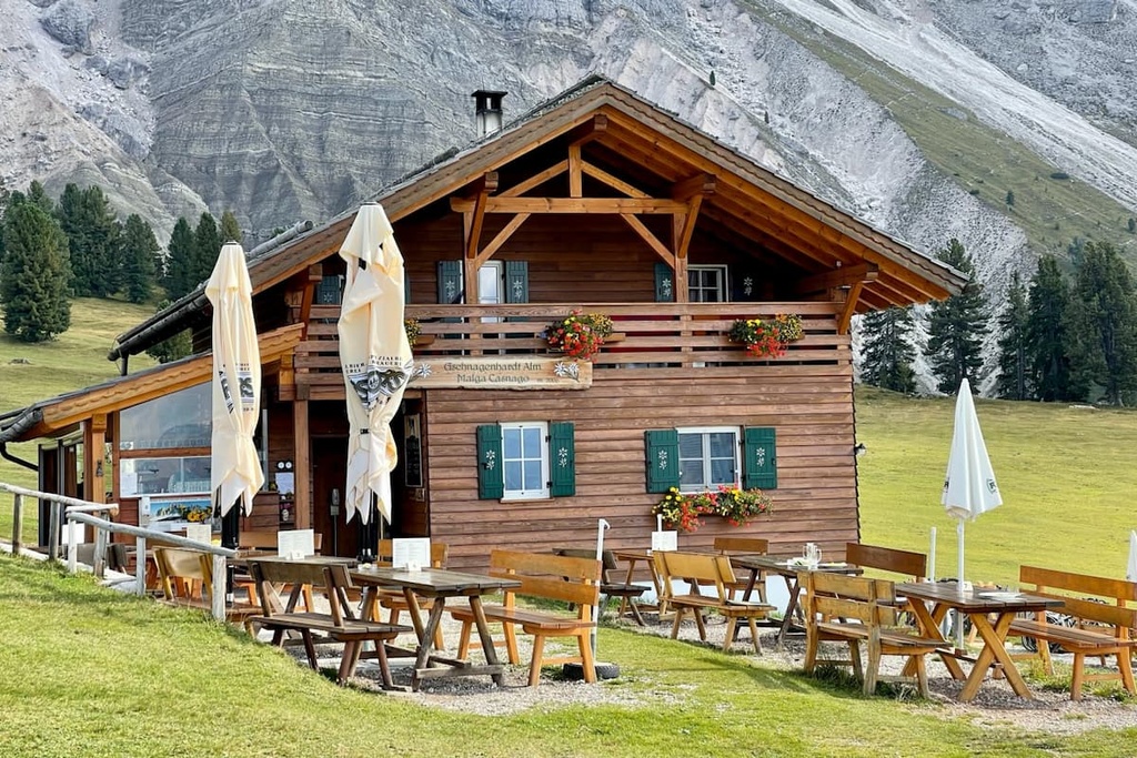 Gschnagenhardt-Alm, Brogles Mountain Hut, Odle Group, Dolomites, Italy