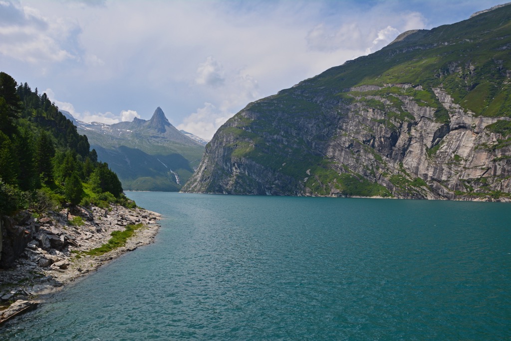 Zervreilasee, the largest lake in the Adula Alps, is located in Valsertal. Adula Alps