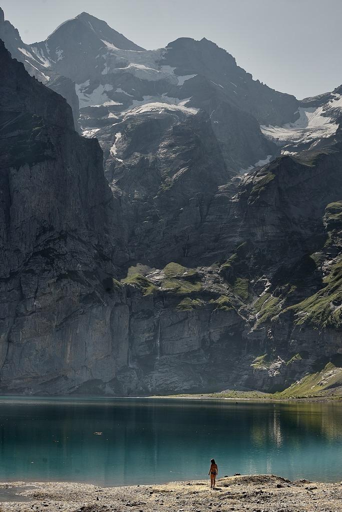 Oeschinensee below the snowy Blüemlisalp
