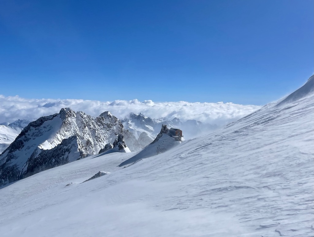 France, beyond the clouds. Photo: Sergei Poljak. Best Countries to Move to if You Love Mountains