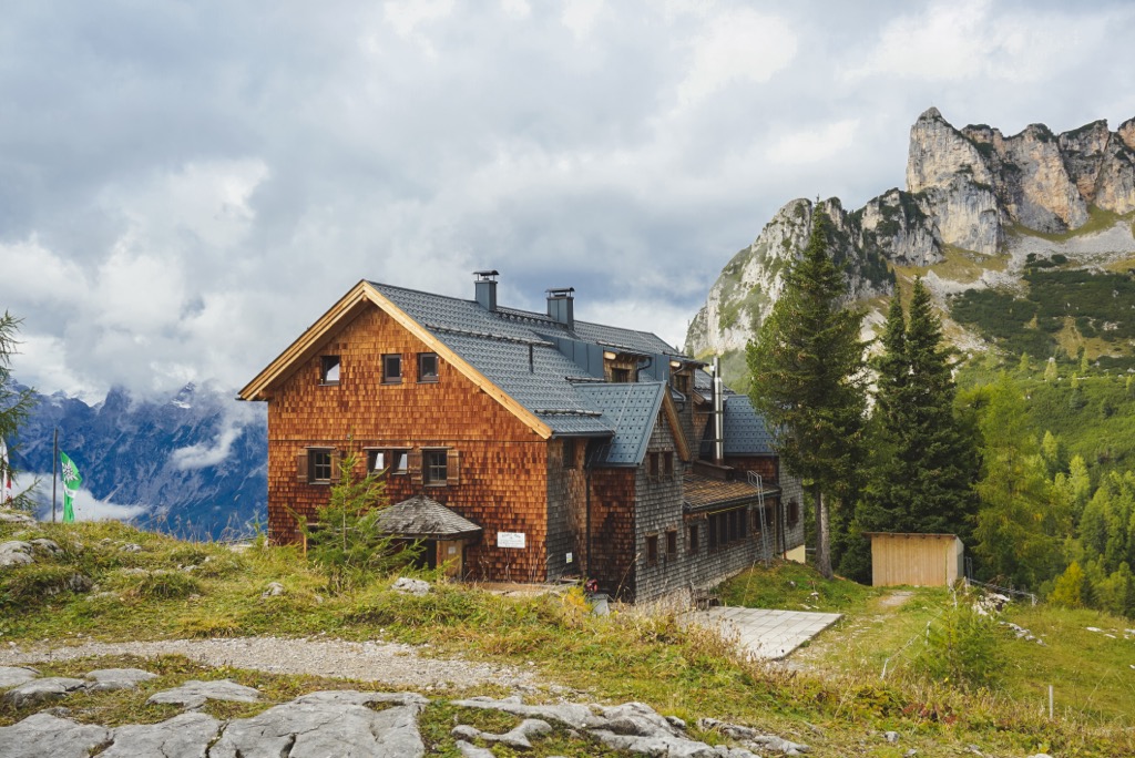 The Erfurter Hütte (1,834 m / 6,017 ft) is the Rofanrunde’s starting point. Brandenberg Alps