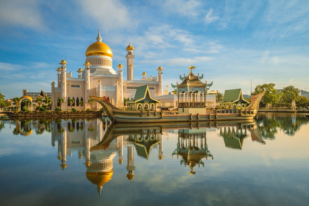Omar Ali Saifuddien Mosque. Brunei