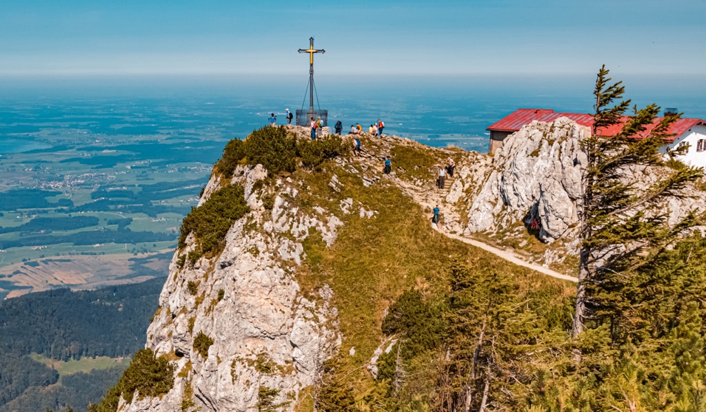 It’s easy to see why Hochfelln is called the “viewing terrace” of Chiemgau, with its summit restaurant and uninterrupted views. Chiemgau Alps