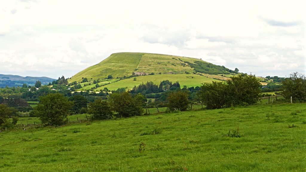 Knocknashee stands alone on a 53-acre limestone plateau. County Sligo