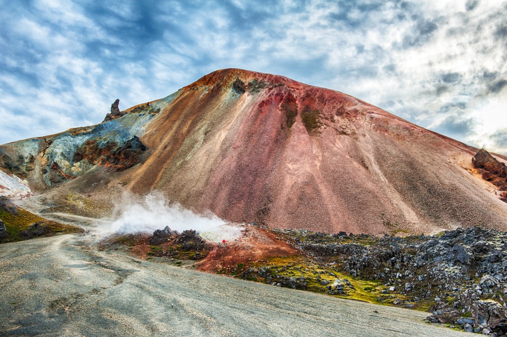 Brennisteinsalda, with its incredible multi-colored slopes. Fjallabak Nature Reserve