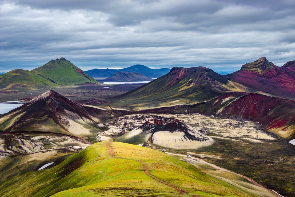 Landmannalaugar with the Stútur (623 m / 2,044 ft) volcanic crater in the center. Fjallabak Nature Reserve