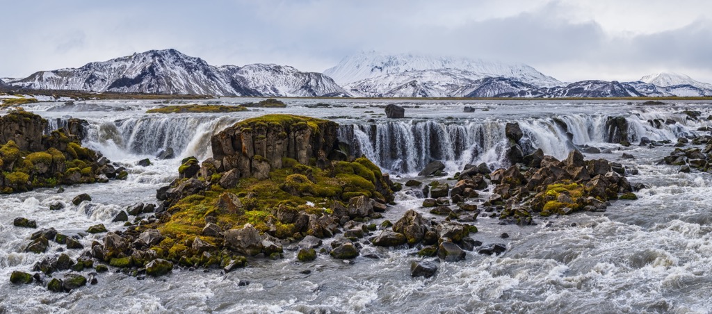 Tungnaárfellsfoss is a wide waterfall on Fjallabak Nature Reserve’s eastern edge. Fjallabak Nature Reserve