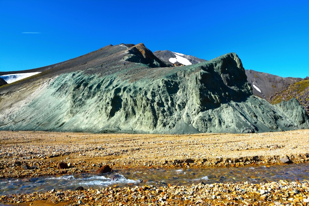 Bláhnúkur mean the “blue peak” in English. Fjallabak Nature Reserve