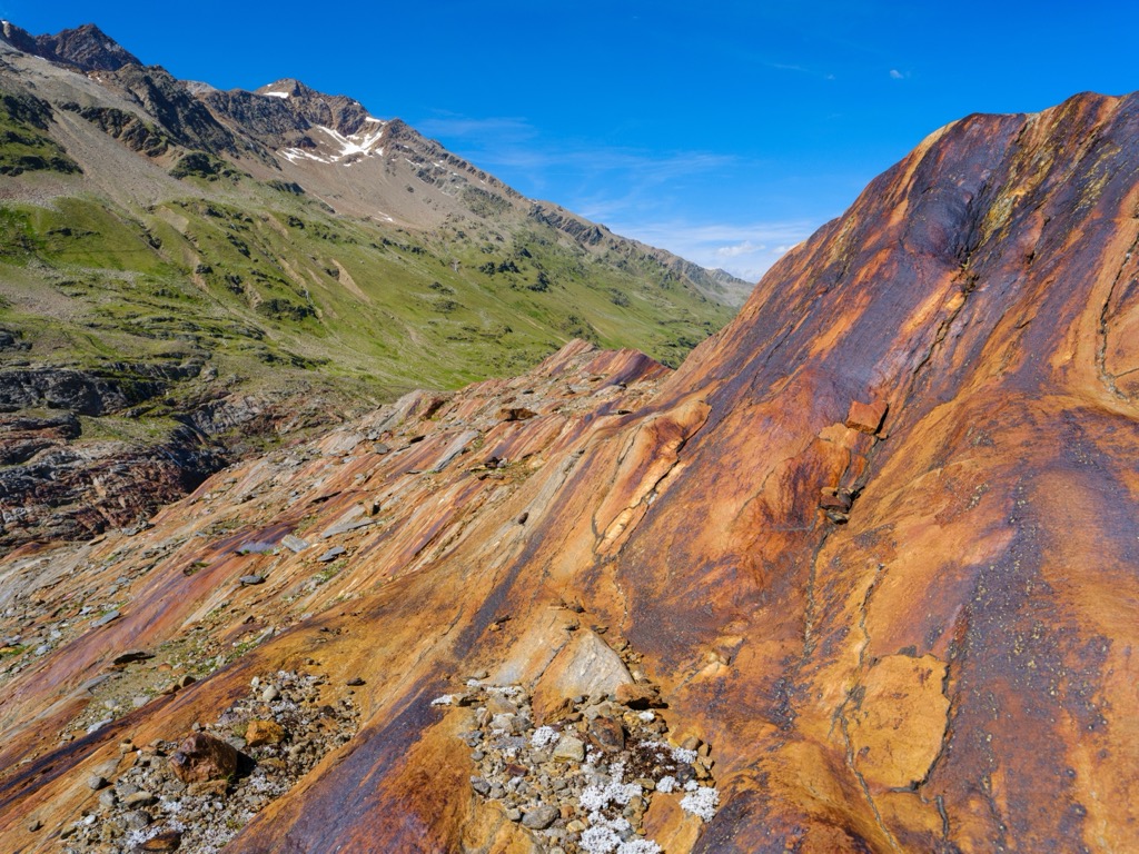 Glacial polish from Gurgler Ferner (3,084 m / 10,118 ft) is evidence of how recent glacial movement shapes the Ötztal Alps’ landscape. Geigenkamm