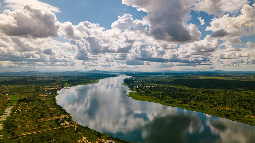 The Volta River inhabits a massive river plain in Ghana. Ghana Mountains