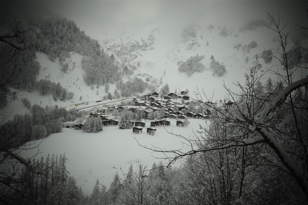 Le Tour village and base lift. Photo: Sergei Poljak. Grands Montets